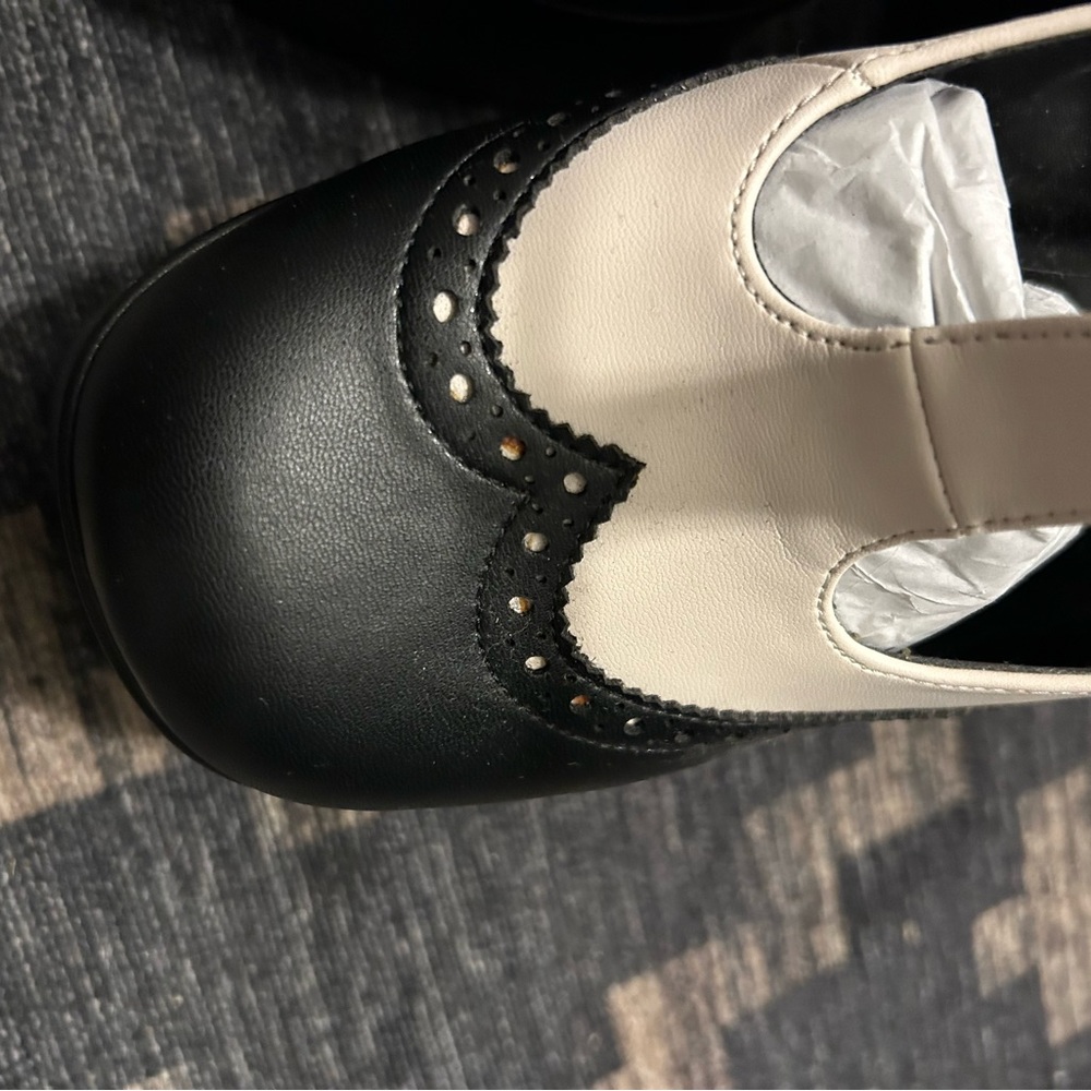 Jessica Simpson Selventa/ Two-Tone Black and White Mary Jane Platform Heels - Picture 5 of 7